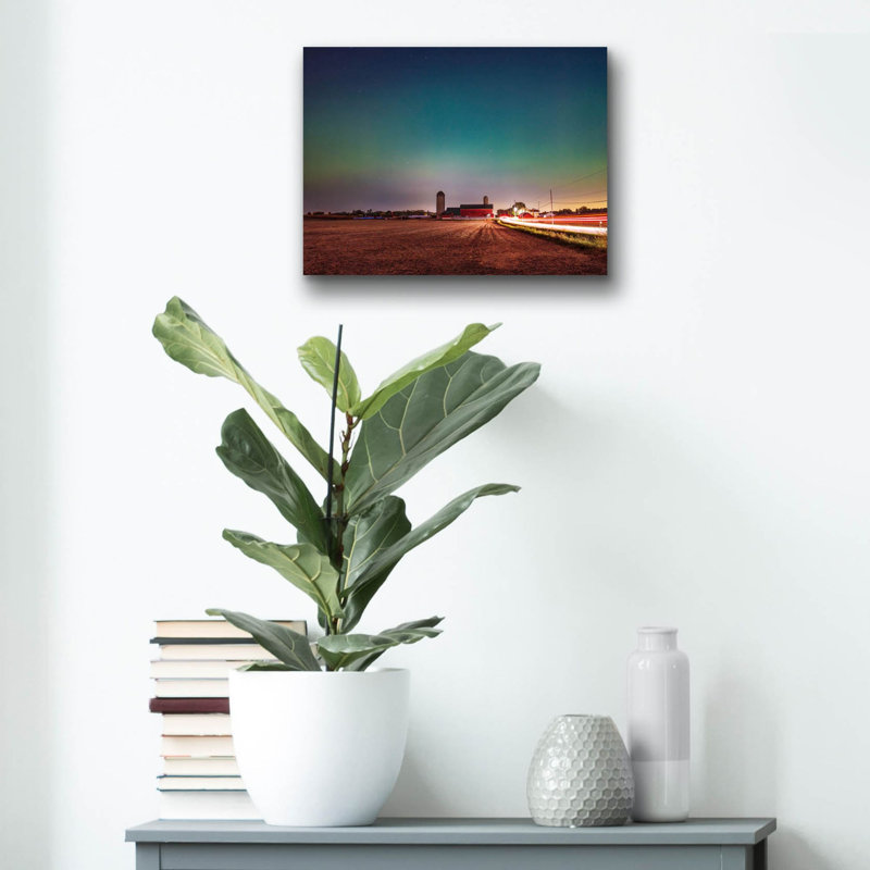  «Red Barn Under Aurora» par Epic Portfolio, art mural en verre acrylique, 16 po x 12 po