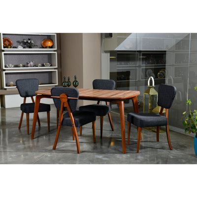 Ensemble repas pour quatre personnes
