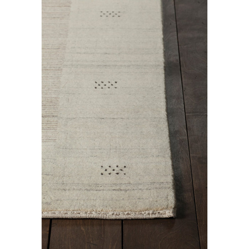 Elantra Wool Southwestern Area Rug in Beige, 5' x 7'6"
