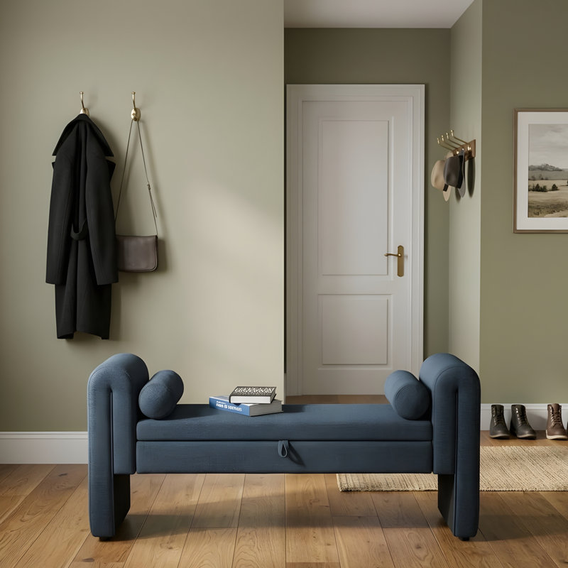 Ce banc de rangement de 60 pouces convient aux chambres à coucher, aux salons, aux salles d'activités et aux espaces similaires.