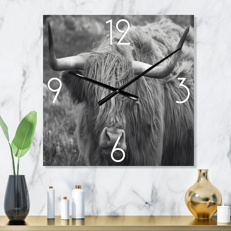Horloge murale de vache écossaise sur terre ferme I, Très grand