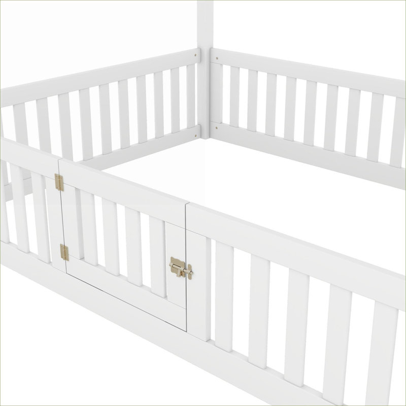 Structure de lit pleine grandeur blanc doux, fabrication en pin massif pour chambre d'enfant avec clôture et porte fonctionnelle
