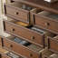 Armoire d'appoint en noyer massif et bois manufacturé