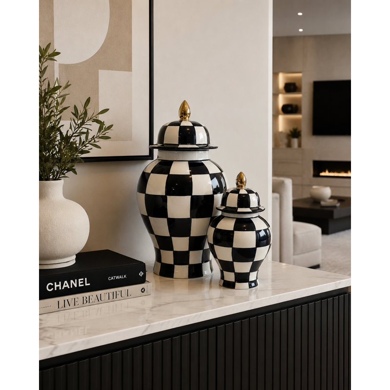 Vase en céramique noir et blanc à carreaux et gingembre
