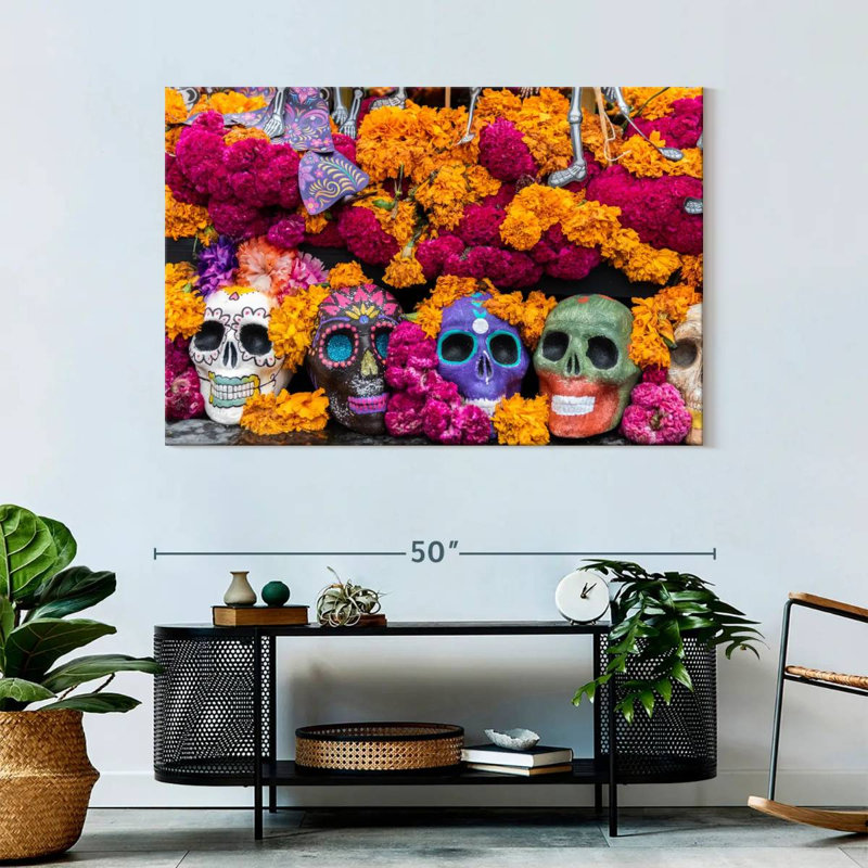 Fleurs et crânes en sucre, H 32 po x l 48 po
