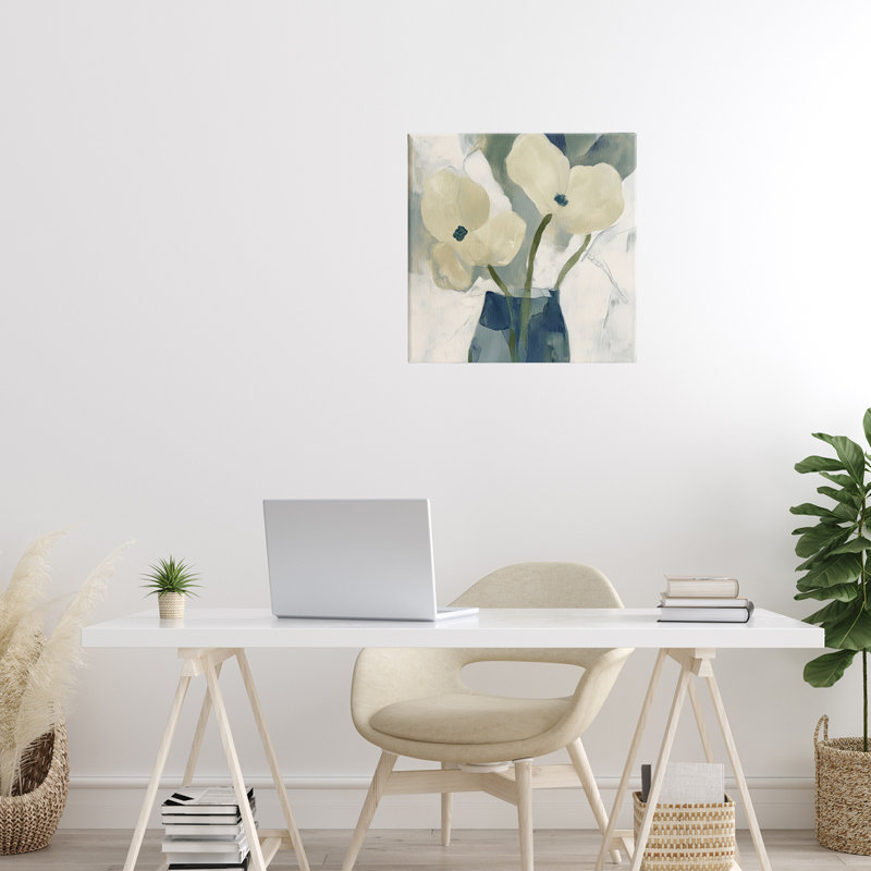 Toile simple à pétales jaunes, design par Elara Yasna, H 17 po x l 17 po