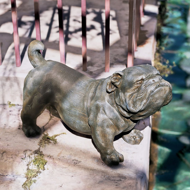 Brutus the english bouledogue statue
