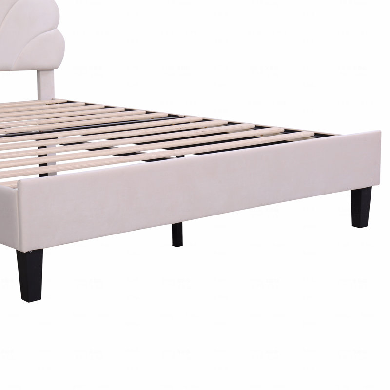 Grand lit plateforme tapissier beige à motif de tête de lit en velours, Queen, Beige