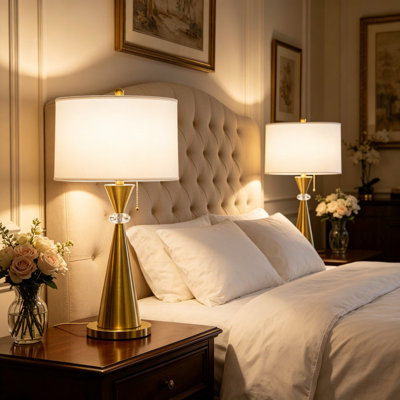 Ensemble de 2 lampes de table de 71 cm de hauteur, lampes de chevet modernes avec ports de chargement USB, pied en métal doré brossé en forme de sablier et abat-jour cylindrique blanc, pour salon ou chambre. Ampoules non incluses.