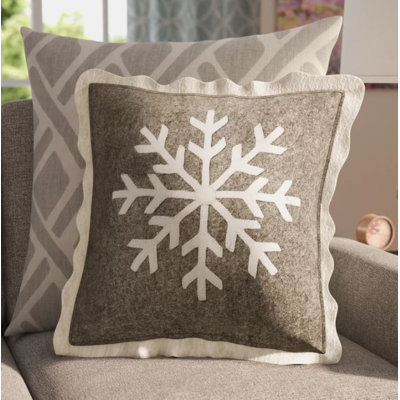 Coussin de Noël fait à la main en laine feutrée à la main - Grand flocon de neige sur fond gris - 20 po