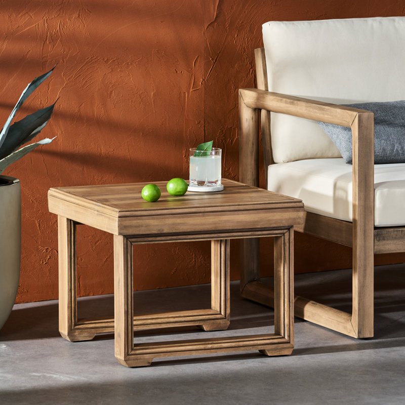 Table d'appoint rustique en bois 52,2 cm (L) x 39,8 cm (P) pour agrémenter votre terrasse.