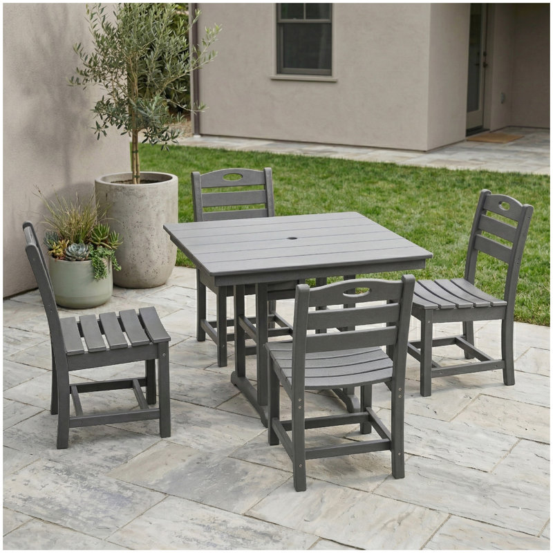 Ensemble de salle à manger d'extérieur 5 pièces en PEHD gris avec table carrée, 4 chaises et trou pour parasol, Gris
