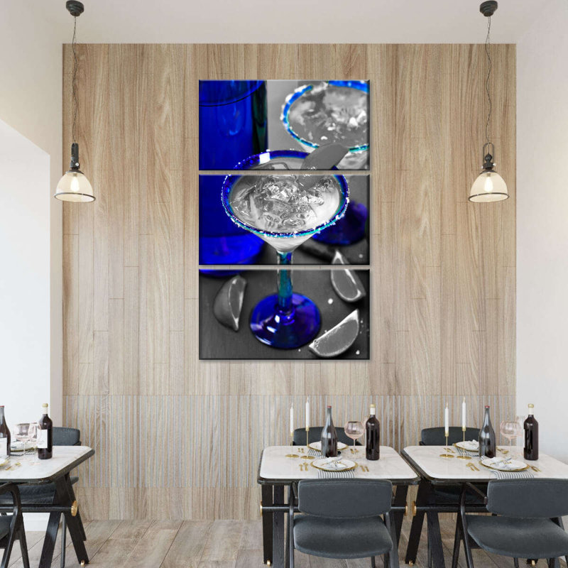 «Blue Drinks Pop», reproduction sur toile, H 24 po x l 38 po x P 1,25 po