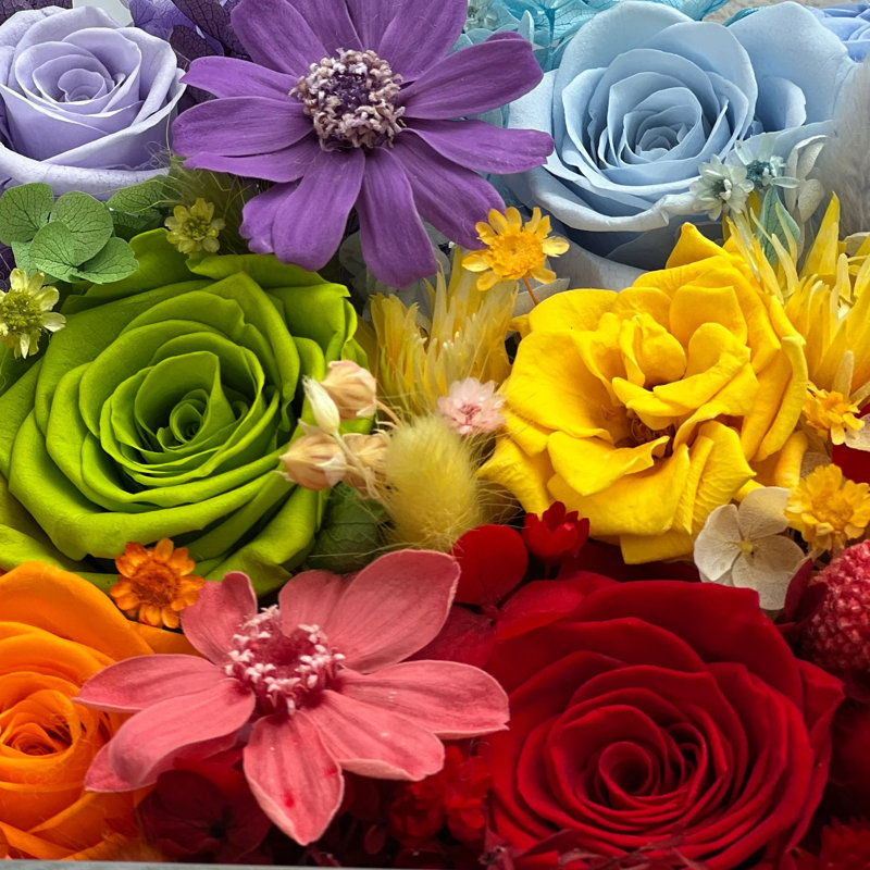 Arrangement de roses en boîte