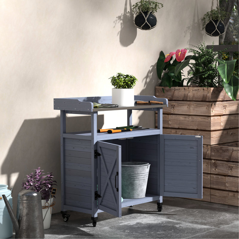 Banc de rempotage extérieur gris. Bois avec compartiment de rangement. Surface de travail en aluminium. Roues en caoutchouc pour un mouvement pratique. Rouille. Pour le jardinage des fruits. Rangement pour banc l 32,81 po x P 16 po x H 37,5 po.