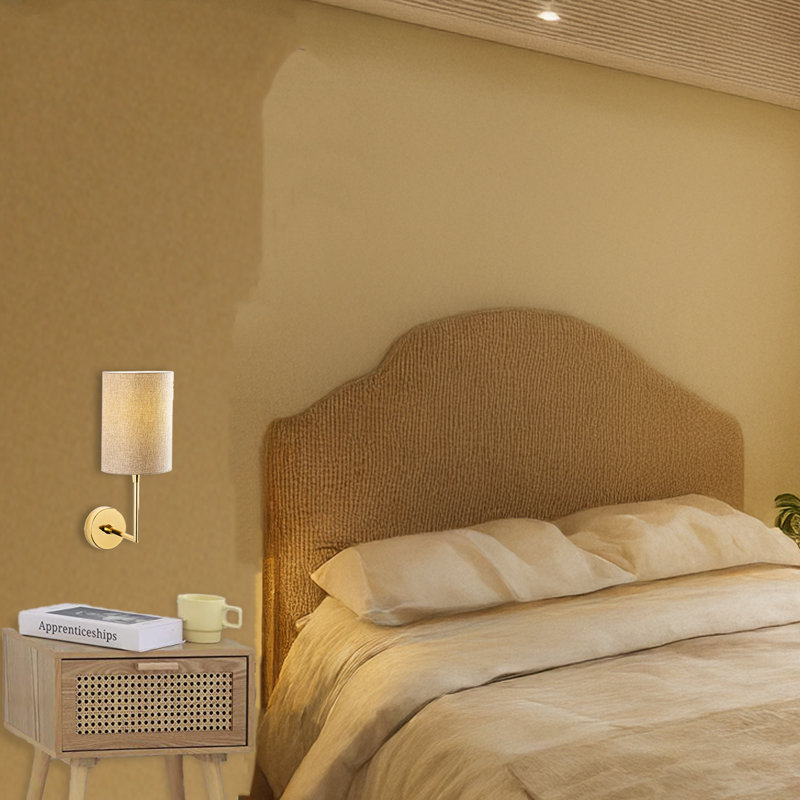 Metal Body Luxury Armed Wall Sconce