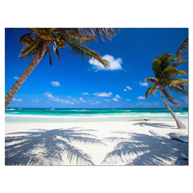 «Coconut Palms at Beach Landscape» par Designart - reproduction de photo sur toile, H 8 po x l 12 po x P 1 po