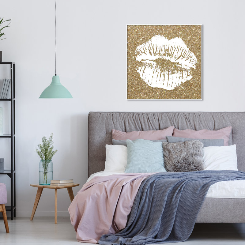 Simple Kiss, Glam, rouge à lèvres, bisou, or moderne - impression, H 13 po x l 13 po, Cadre en bois blanc