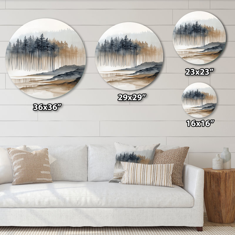 Forêt brumeuse de conifères I - Décoration murale ronde en métal représentant des pins, 16" H x 16" W