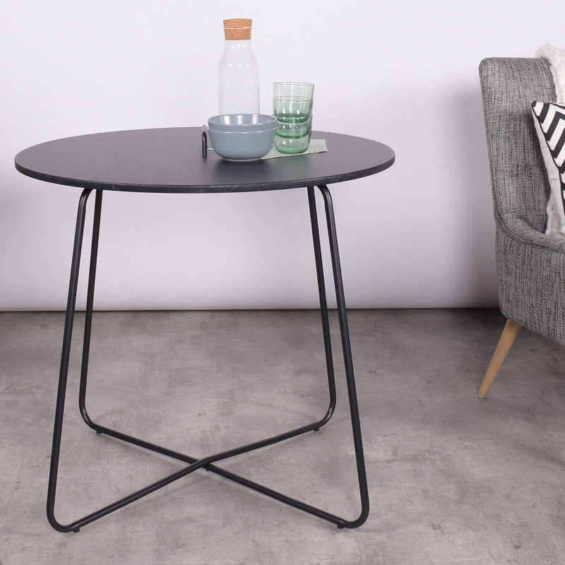 Table basse à pieds croisés