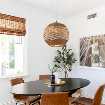 Luminaire suspendu sphère tissé naturel à deux lumières de couleur palma au fini laiton