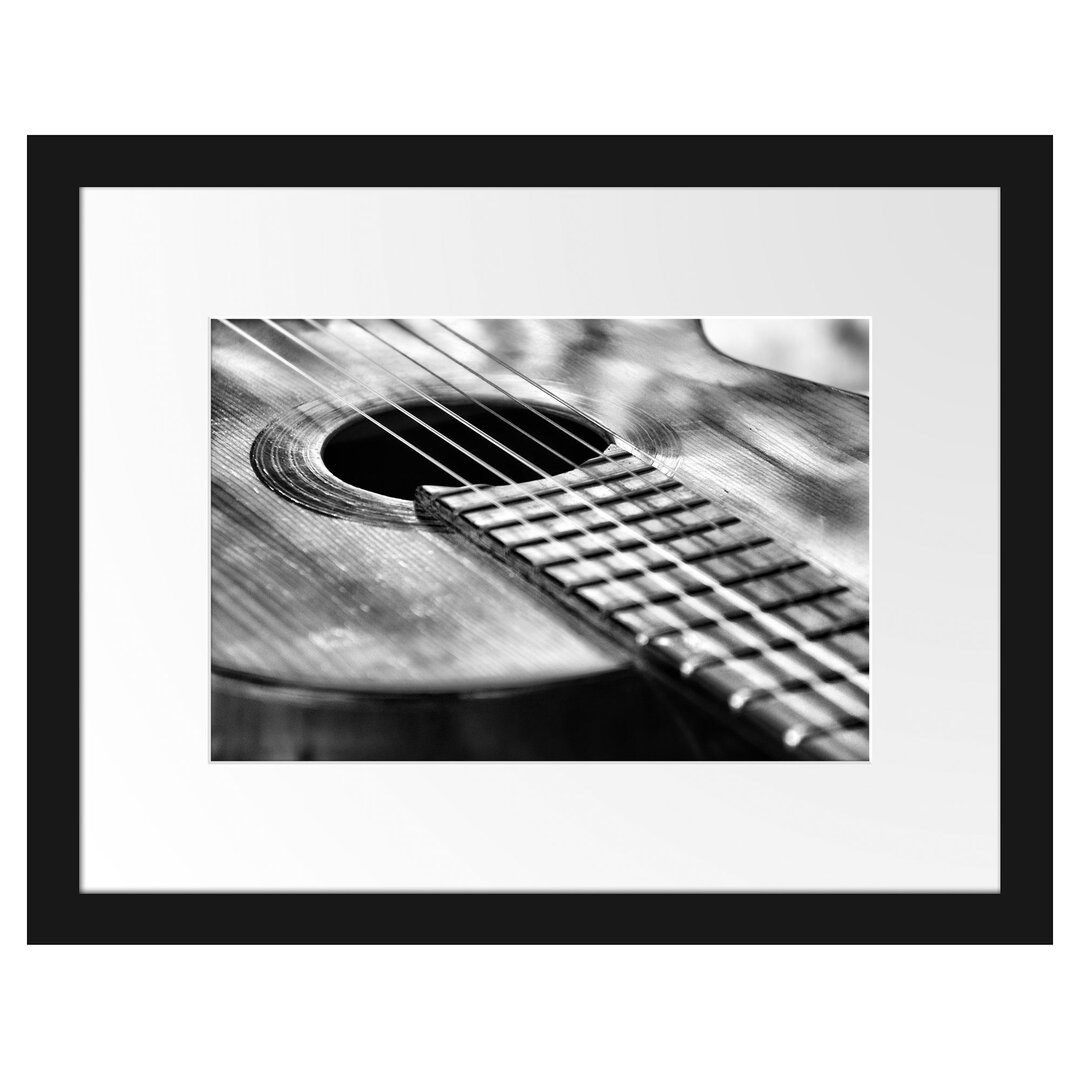 Gitarrensaiten über Schallloch Gerahmter Fotodruck Poster