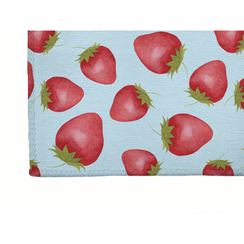 Tapis de bureau léger Summer Strawberries, L 48 po x P 72 po, Bleu nuage