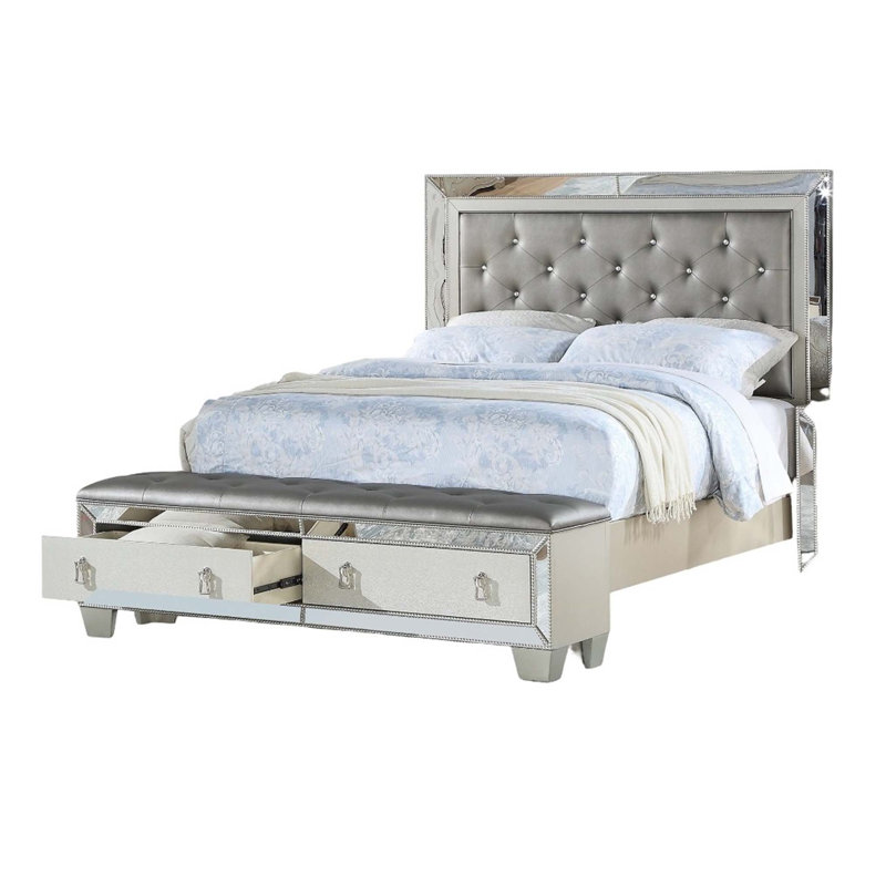Lit luxueux très grand de style oriental avec tiroirs, tête de lit capitonnée et miroir argenté Glam