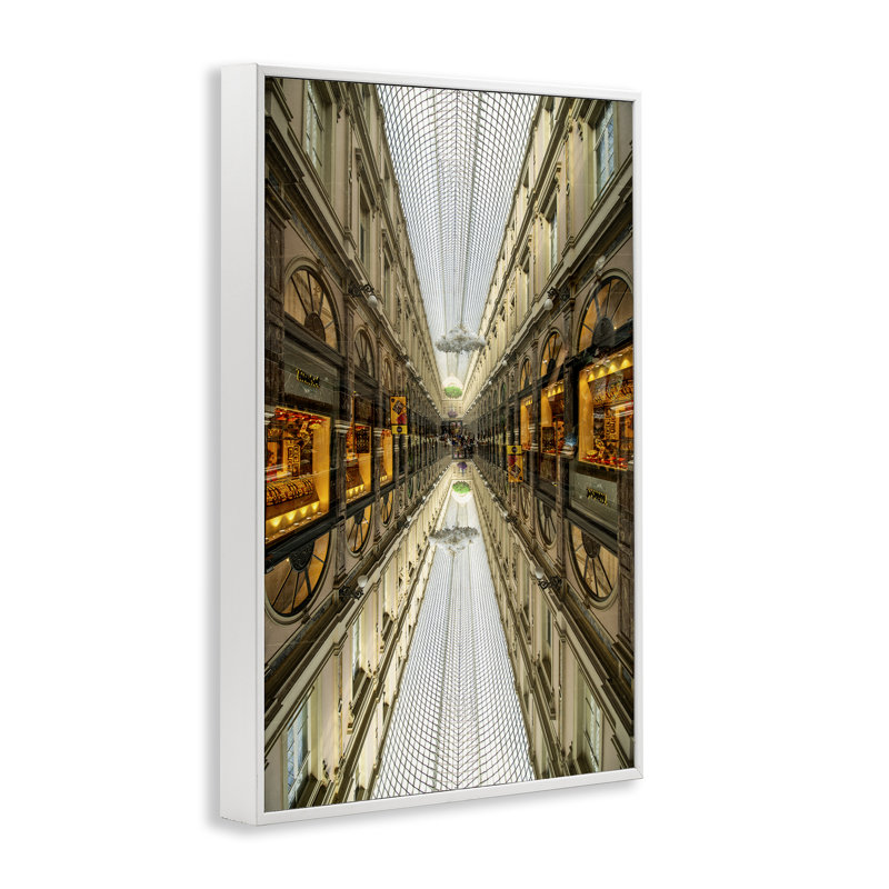 «Interior Architecture Symmetry», giclée encadrée, design par Robin Vandenabeele, H 24 po x l 16 po