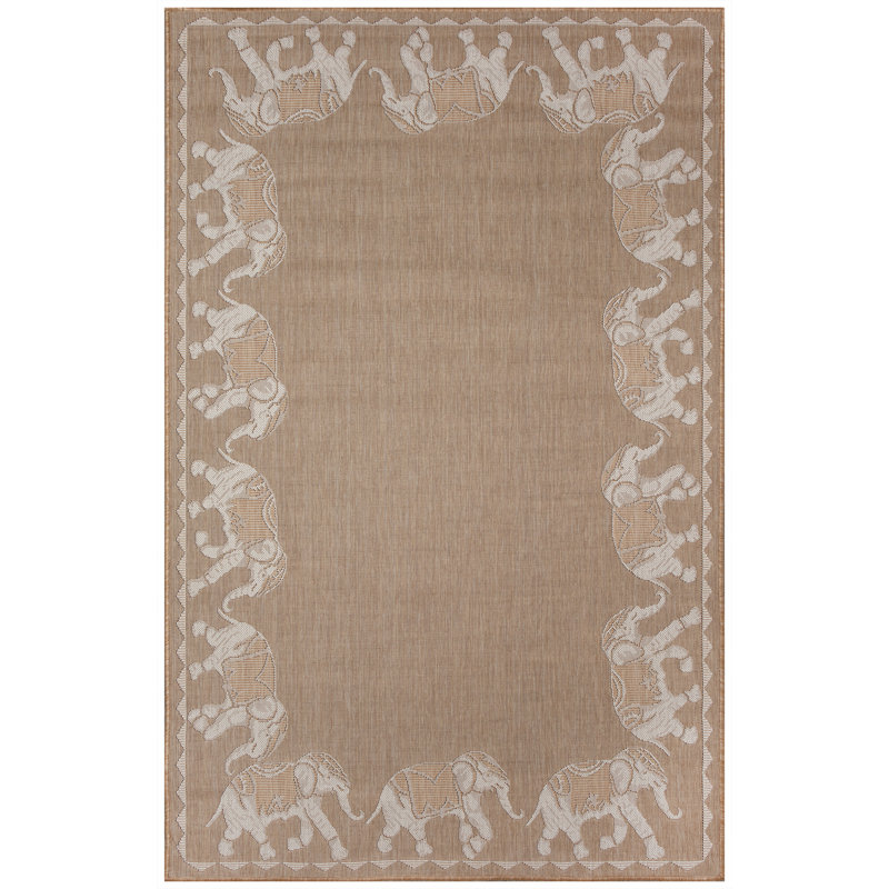 Tapis intérieur / extérieur Humberto Marching Elephants, Rectangle 3 pi 3 po x 4 pi 11 po, Sable