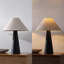Lampe de table DEL conique en résine 22,5 po Harrison