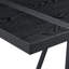 Ensemble de table et de chaises. Une table de salle à manger rectangulaire rétro minimaliste de 55 pouces avec un dessus texturé noir. Assortie à 4 chaises de salle à manger en lin et coton gris clair à haute résilience avec pieds en métal.