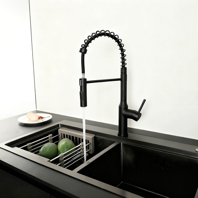 Robinet de cuisine rétractable à poignée simple Nayeli High Arc, ligne d'alimentation incluse, noir mat, Noir mat