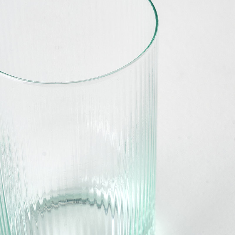 Verre à gin vert rayé strié