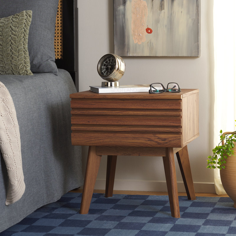 Kunio 17.72'' W Nightstand, Walnut