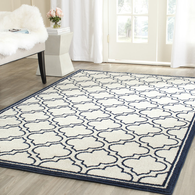 Tapis à motif géométrique ivoire / bleu marine Ammundsen, Rectangle 8 pi x 10 pi