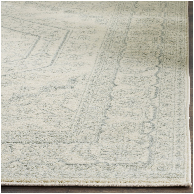 Tapis oriental de couleur sauge / ivoire Arrietty, Tapis de couloir 2 pi 6 po x 14 pi,  Ivory/Slate