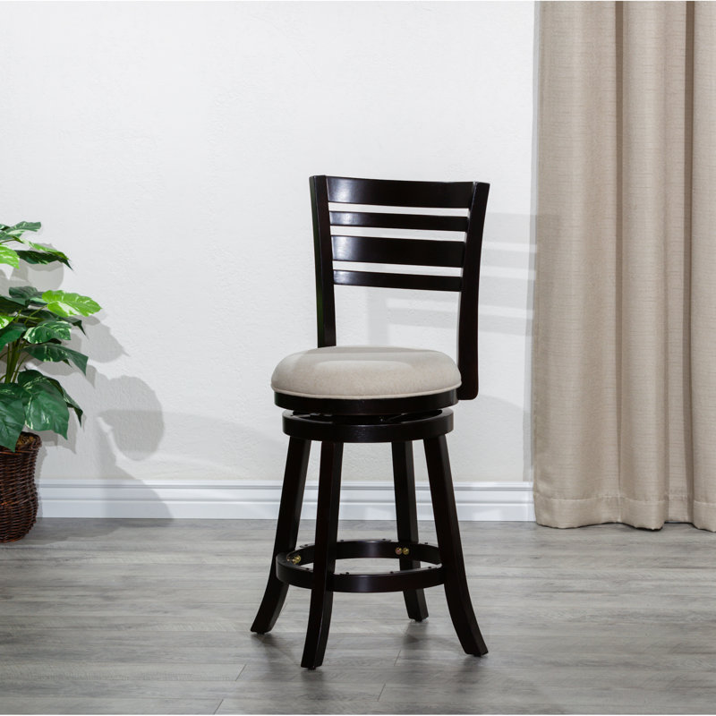 Tabouret de comptoir pivotant à hauteur de lattes de 24 po avec finition à lattes et tabouret en bois massif massif avec dossier, assise en tissu et confortable