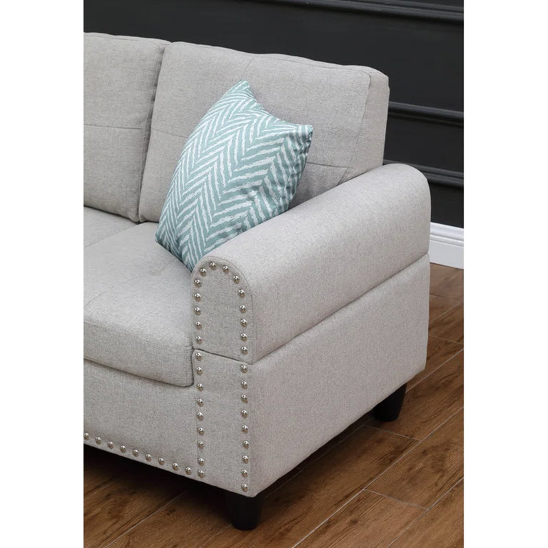 Canapé modulaire en L 3 pièces beige, pouvant accueillir quatre personnes confortablement pour le cinéma et les parties, siège central escamotable avec porte-gobelets, espace de rangement pour coussins décoratifs, pieds à profil bas, solide et d'ingénierie