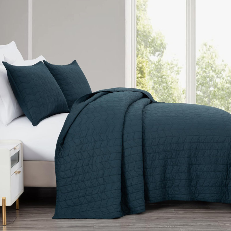 Dark Blue Queen Cotton Reversible Quilt Set with Herringbone Pattern