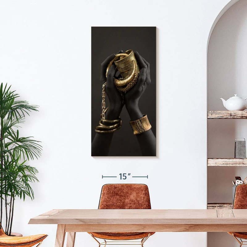 Femme africaine, mains dorées sur toile, H 42 po x l 21 po x P 1,25 po