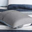 Édredon simple à rayures bleu / gris. Feuille imprimée. . Édredon, 2 taies décoratives, 1 drap plat, taies d'oreiller ajustées. Convient aux matelas jusqu'à 14 po. Lavable. Literie bleue / grise avec édredon. Microfibre