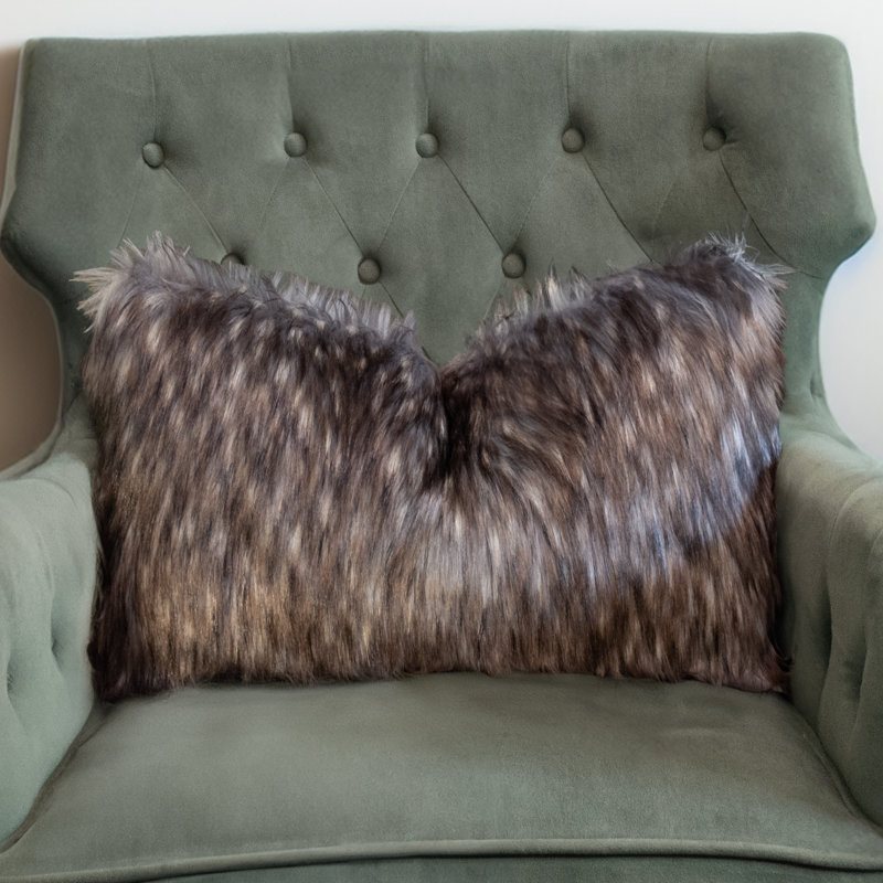 Oreiller en fausse fourrure de luxe Thomas Collection Smoky Blue Wolf, Rectangle H 12 po x l 20 po