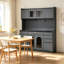 Grande armoire de rangement pour bar à café noir, 6 tiroirs, 5 panneaux réglables, avec panneau perforé, porte-serviettes et prise de courant.