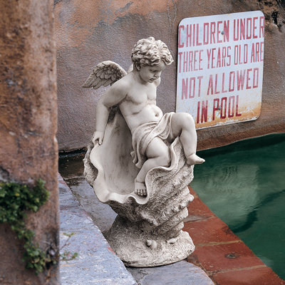 Statue de test de l’eau chérubin