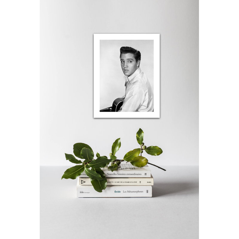 Portrait d'Elvis Presley regardant ailleurs - photographie sans cadre, H 10 po x l 8 po