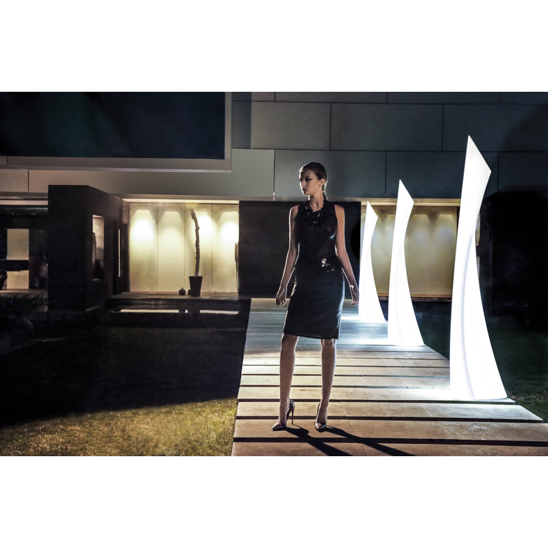 Wing Matte Ice White Plug-In LED Outdoor Floor Lamp