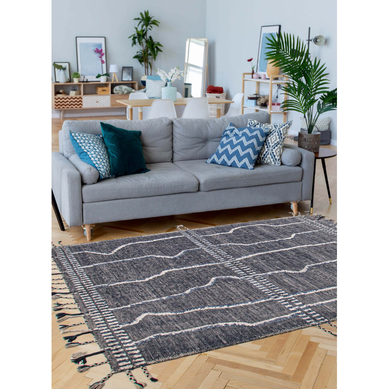 Tapis unique bleu marine 5 pi 6 po x 7 pi 9 po Oriana