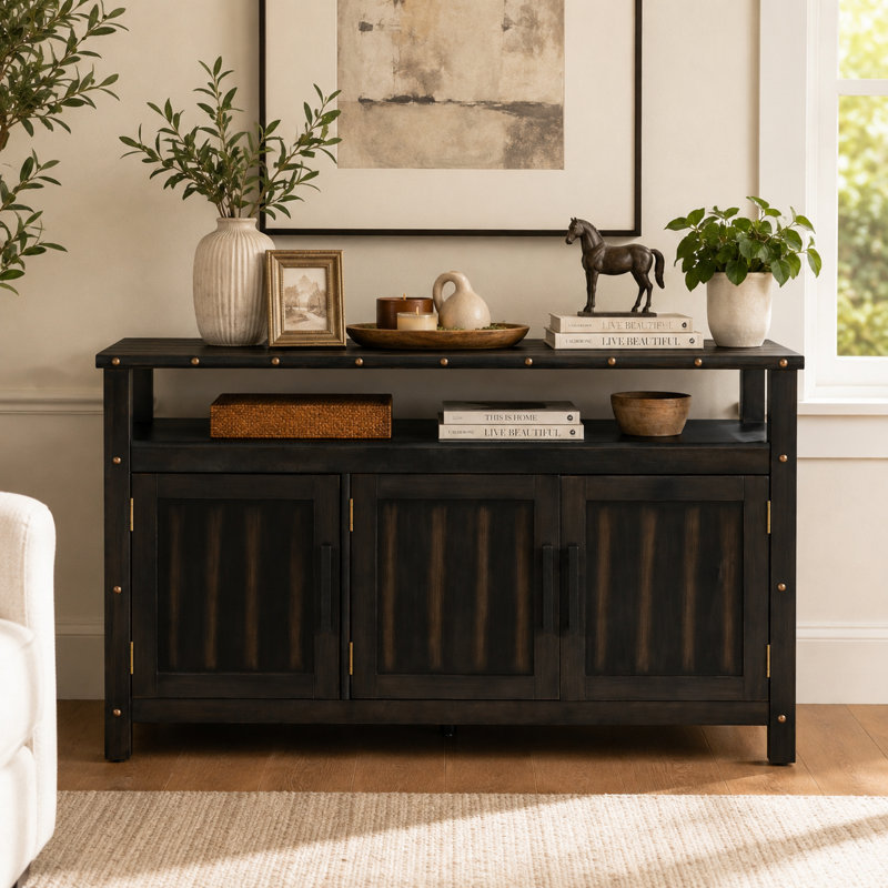 Buffet UNAFLOR en pin de 140 cm (55,1 pouces) avec rangement à 3 portes et accents de rivets industriels, Noir