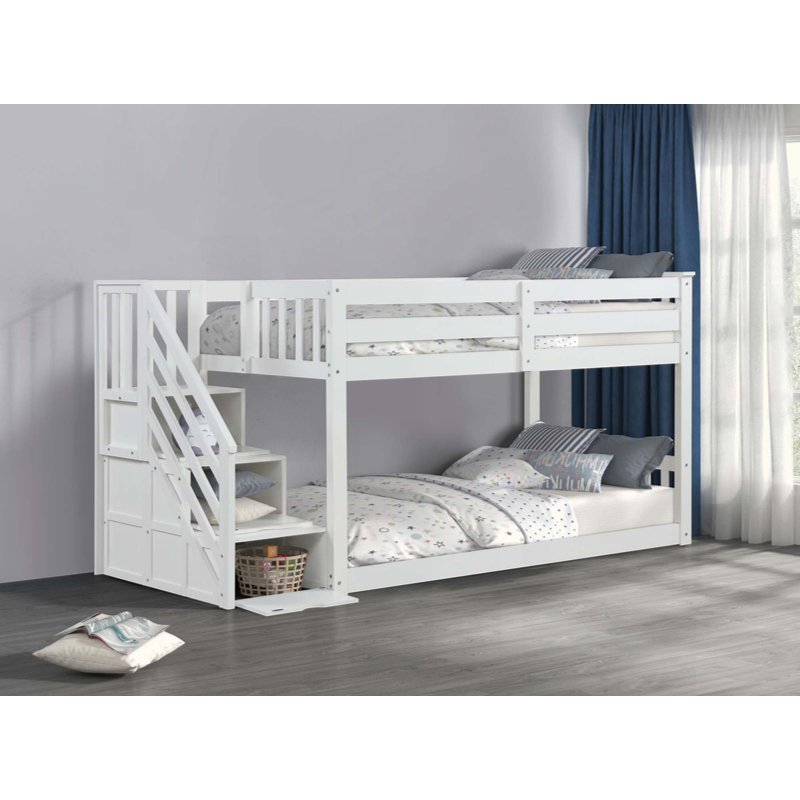 Mobilier de chambre à coucher de style transitionnel avec lit superposé simple au-dessus d'un lit simple bas et lit escamotable réversible